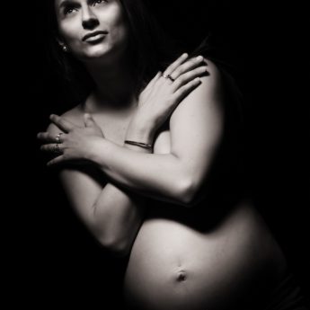 dramatic lighting on maternity image
