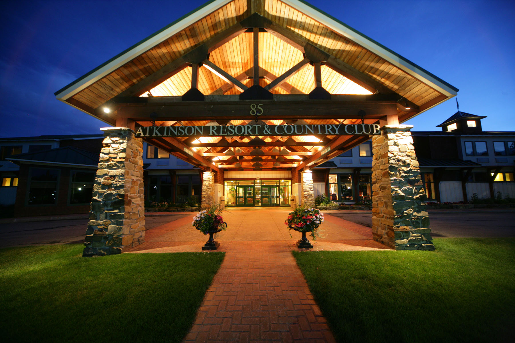 The Atkinson resort and golf club is one of the most beautiful wedding venues in New Hampshire