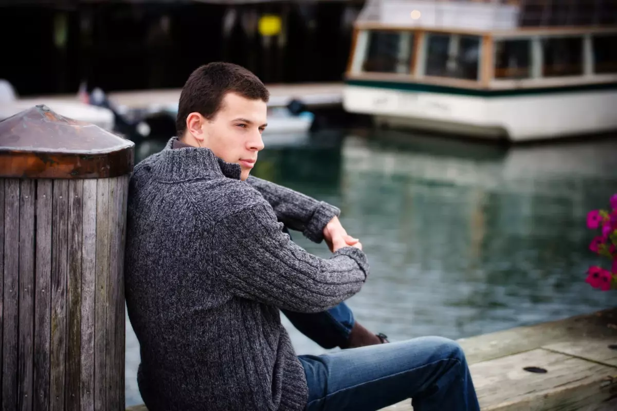 senior pictures at the docks of portland maine