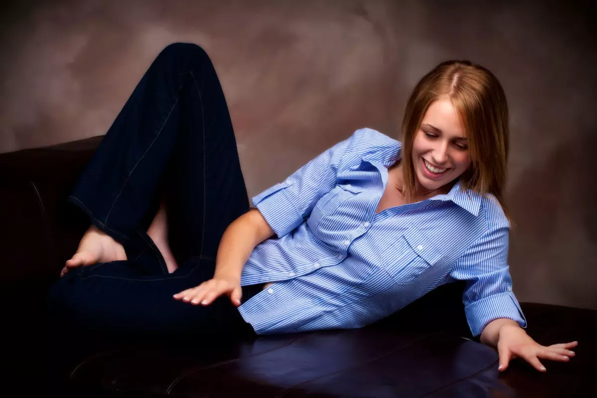 senior pictures of maine high school girl photographed in studio