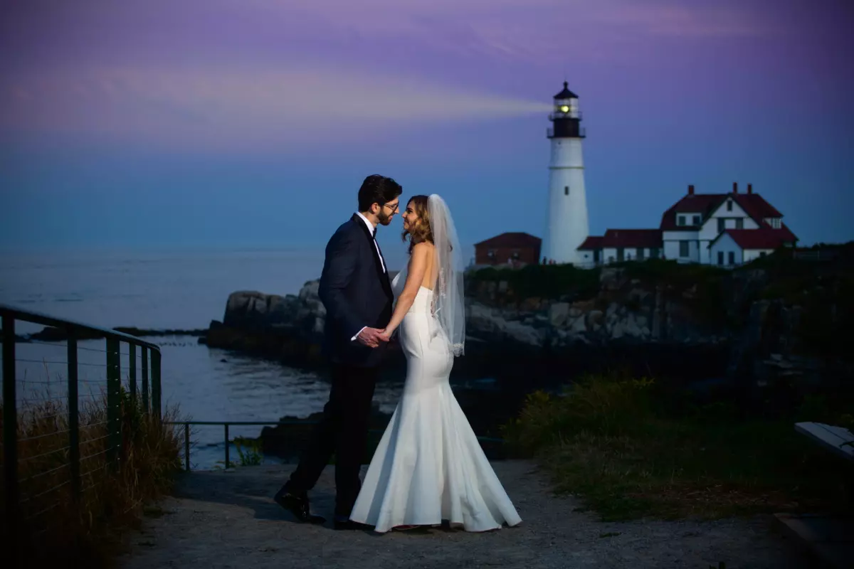 Wedding couple lighthouse cape elizabeth fort williams me