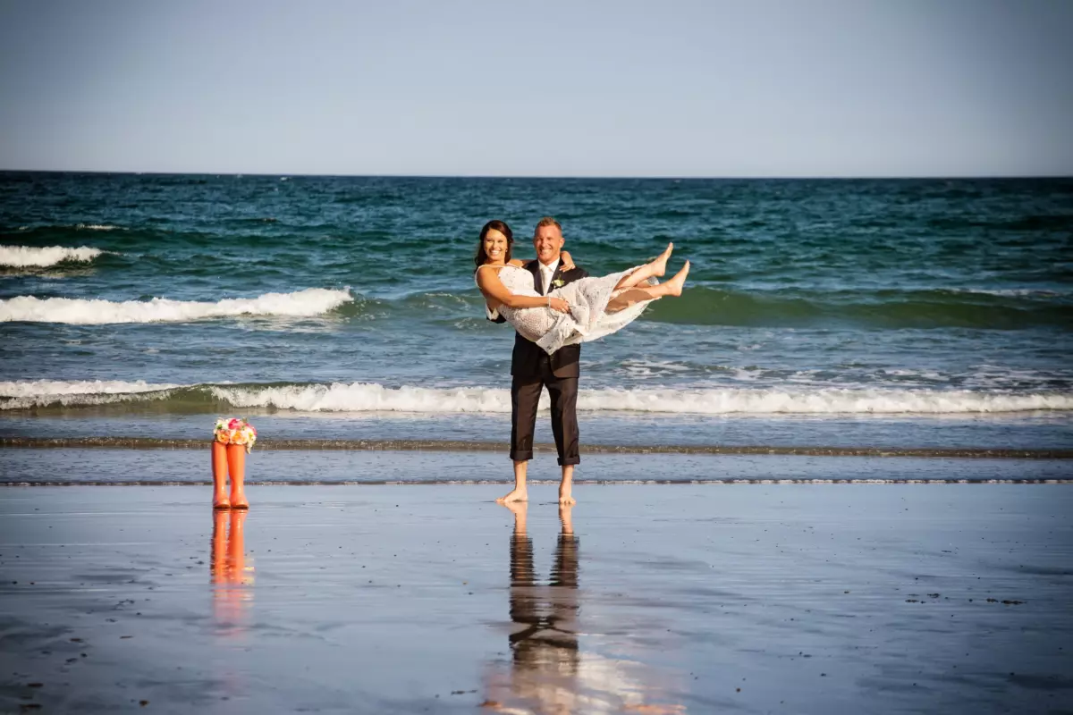 Wedding couple wells beach nubble lighthouse maine