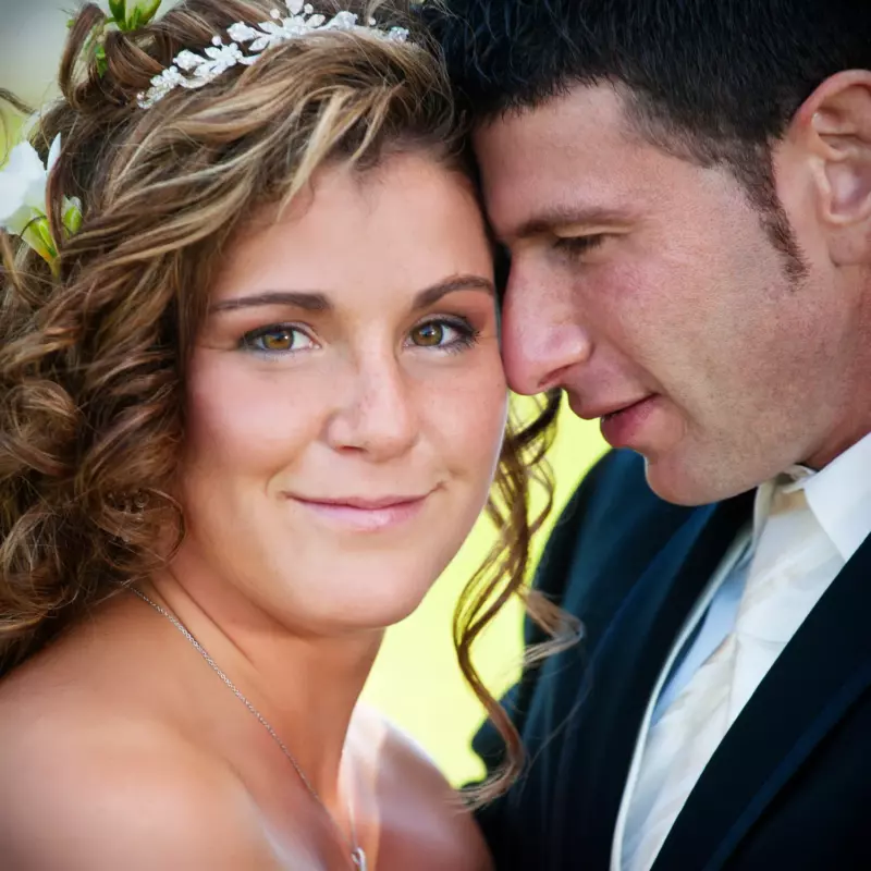 natural looking lighting on wedding couple outdoors at samoset resort in rockport, maine