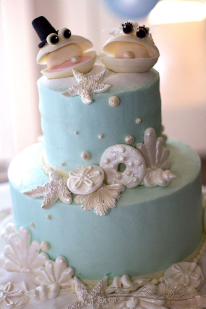 shells on wedding cake
