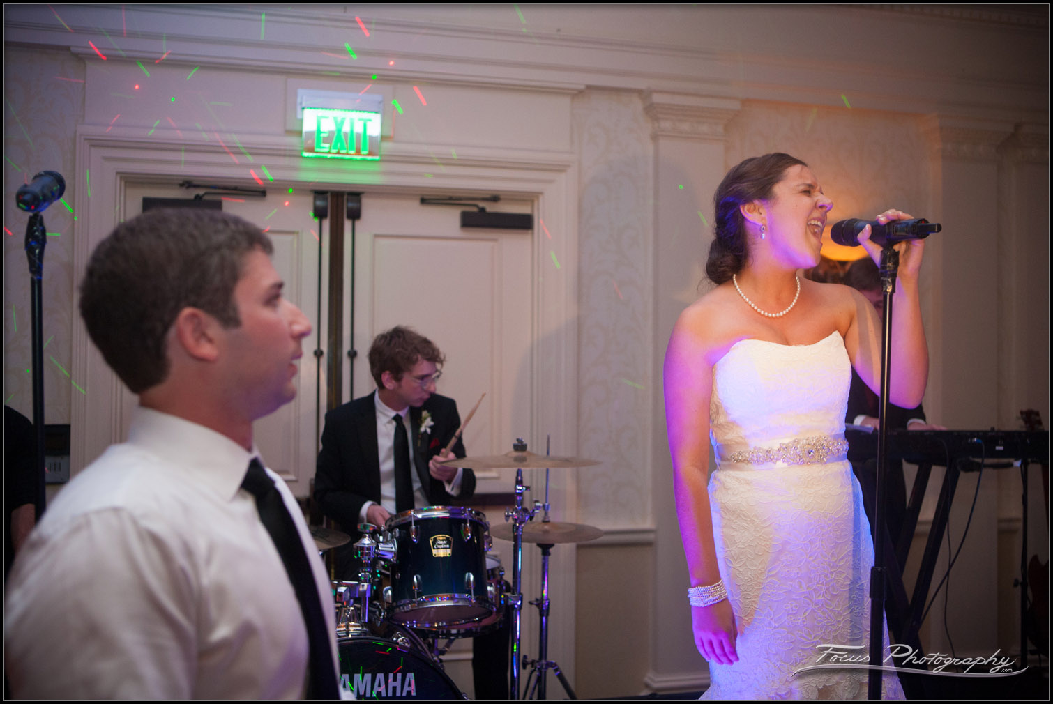 bride sings at wentworth wedding